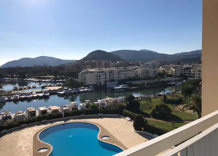 Jacaranda Ii アパート